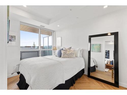 216-8505 Broadcast Avenue Sw, Calgary, AB - Indoor Photo Showing Bedroom