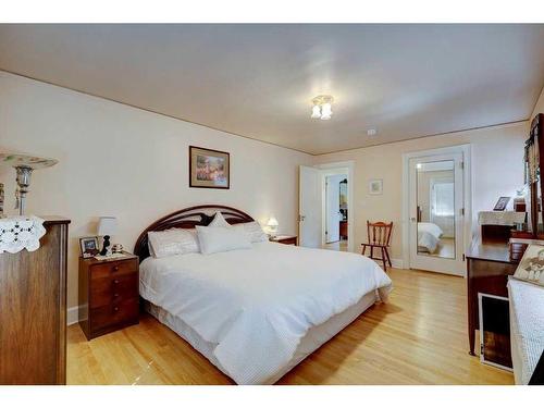 605 Macleod Trail Sw, High River, AB - Indoor Photo Showing Bedroom