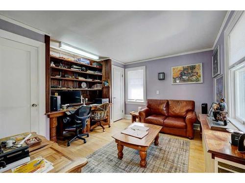 605 Macleod Trail Sw, High River, AB - Indoor Photo Showing Living Room