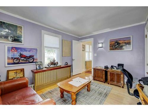 605 Macleod Trail Sw, High River, AB - Indoor Photo Showing Living Room