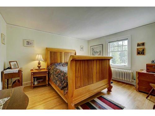 605 Macleod Trail Sw, High River, AB - Indoor Photo Showing Bedroom