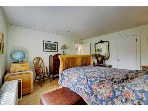 605 Macleod Trail Sw, High River, AB - Indoor Photo Showing Bedroom