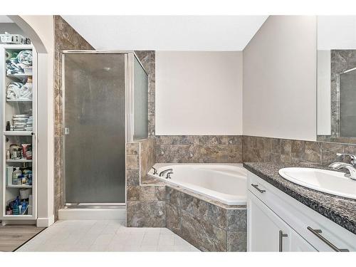 336 Willow Ridge Manor, Diamond Valley, AB - Indoor Photo Showing Bathroom