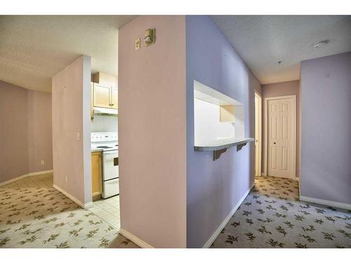 207-2022 Canyon Meadows Drive Se, Calgary, AB - Indoor