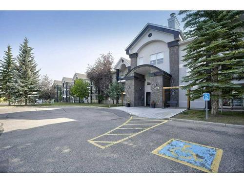 207-2022 Canyon Meadows Drive Se, Calgary, AB - Outdoor