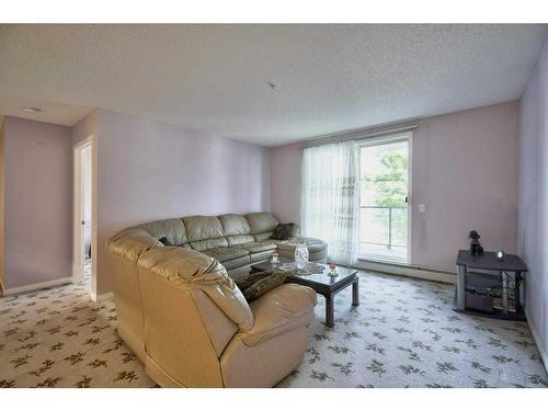 207-2022 Canyon Meadows Drive Se, Calgary, AB - Indoor Photo Showing Living Room