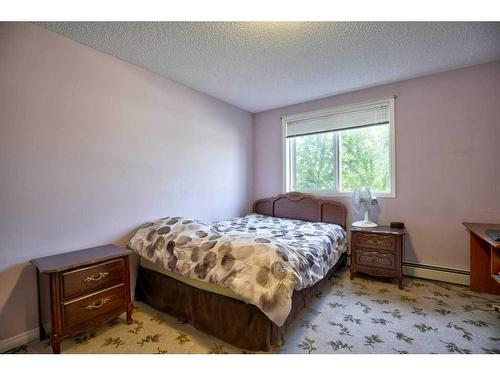 207-2022 Canyon Meadows Drive Se, Calgary, AB - Indoor Photo Showing Bedroom