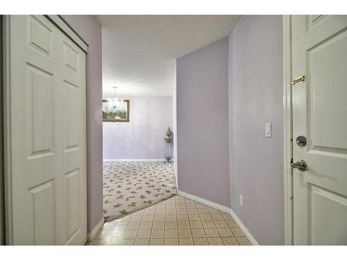 207-2022 Canyon Meadows Drive Se, Calgary, AB - Indoor Photo Showing Other Room