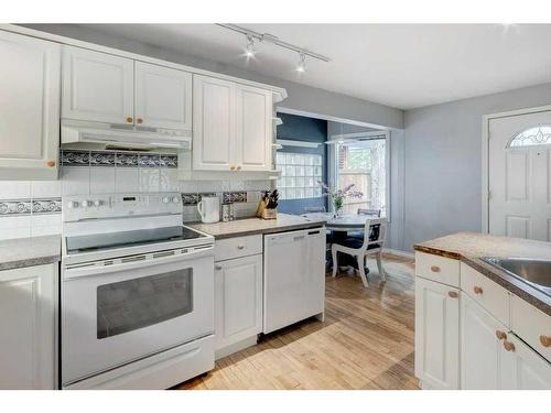 2221 4 Avenue Nw, Calgary, AB - Indoor Photo Showing Kitchen