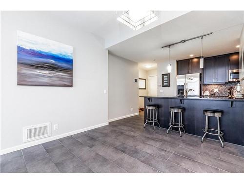 2405-211 13 Avenue Se, Calgary, AB - Indoor Photo Showing Kitchen