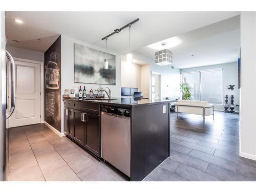 2405-211 13 Avenue Se, Calgary, AB - Indoor Photo Showing Kitchen