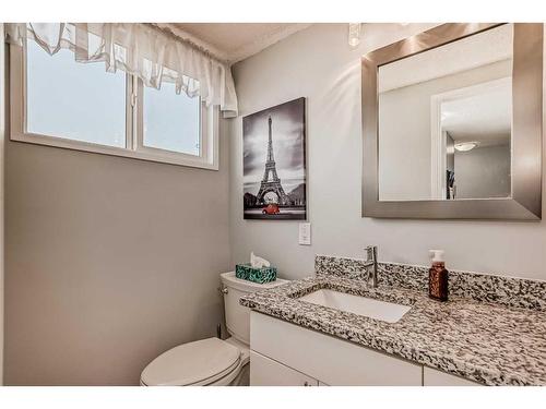 420 Whitehorn Place Ne, Calgary, AB - Indoor Photo Showing Bathroom