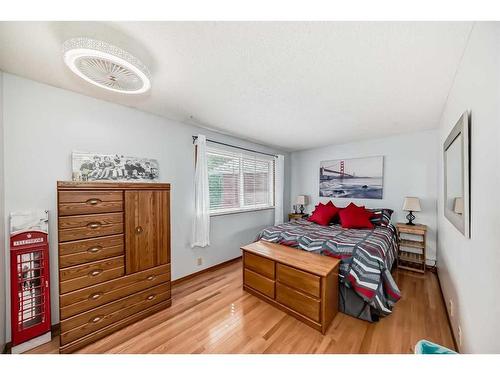 420 Whitehorn Place Ne, Calgary, AB - Indoor Photo Showing Bedroom