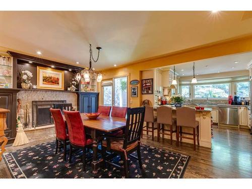 6-35 Oakmount Court Sw, Calgary, AB - Indoor Photo Showing Dining Room