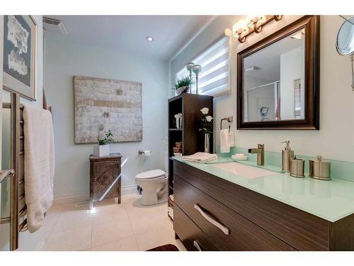 6-35 Oakmount Court Sw, Calgary, AB - Indoor Photo Showing Bathroom