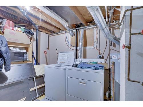 135 25 Avenue Ne, Calgary, AB - Indoor Photo Showing Laundry Room