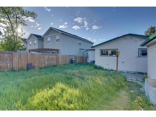 135 25 Avenue Ne, Calgary, AB - Outdoor