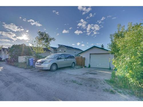 135 25 Avenue Ne, Calgary, AB - Outdoor