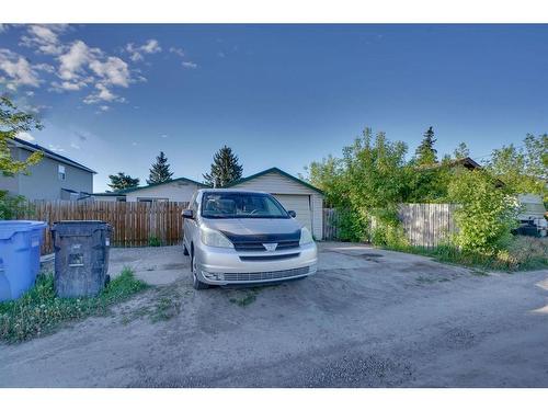 135 25 Avenue Ne, Calgary, AB - Outdoor