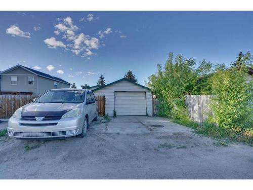 135 25 Avenue Ne, Calgary, AB - Outdoor