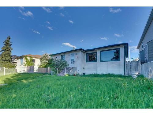 135 25 Avenue Ne, Calgary, AB - Outdoor