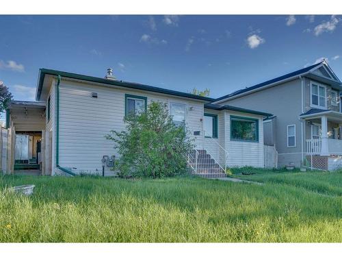 135 25 Avenue Ne, Calgary, AB - Outdoor