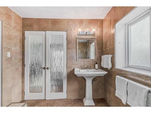 2820 Morley Trail Nw, Calgary, AB - Indoor Photo Showing Bathroom