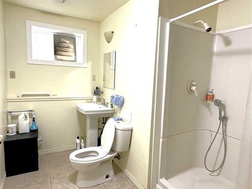 2820 Morley Trail Nw, Calgary, AB - Indoor Photo Showing Bathroom