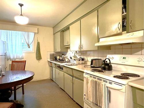 2820 Morley Trail Nw, Calgary, AB - Indoor Photo Showing Kitchen