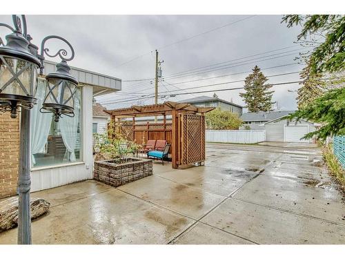 2820 Morley Trail Nw, Calgary, AB - Outdoor