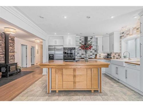 2820 Morley Trail Nw, Calgary, AB - Indoor Photo Showing Kitchen