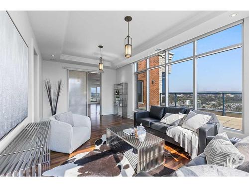 2801-910 5 Avenue Sw, Calgary, AB - Indoor Photo Showing Living Room