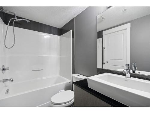 1210-11 Mahogany Row Se, Calgary, AB - Indoor Photo Showing Bathroom