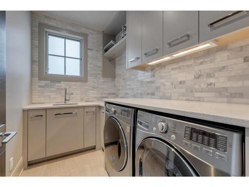 4248 Britannia Drive Sw, Calgary, AB - Indoor Photo Showing Laundry Room