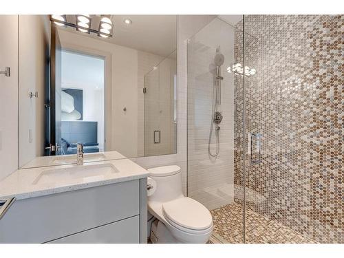 4248 Britannia Drive Sw, Calgary, AB - Indoor Photo Showing Bathroom