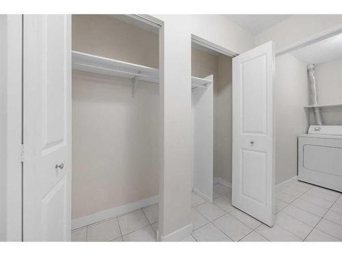 103-225 25 Avenue Sw, Calgary, AB - Indoor Photo Showing Laundry Room