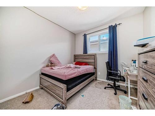 17 Walgrove Manor Se, Calgary, AB - Indoor Photo Showing Bedroom