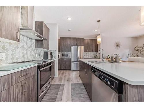 17 Walgrove Manor Se, Calgary, AB - Indoor Photo Showing Kitchen With Double Sink With Upgraded Kitchen