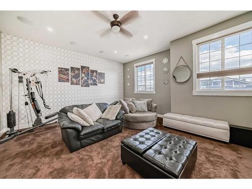 156 Auburn Sound Manor Se, Calgary, AB - Indoor Photo Showing Living Room