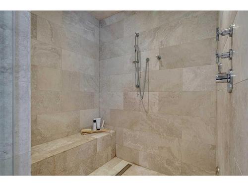 3811 9 Street Sw, Calgary, AB - Indoor Photo Showing Bathroom