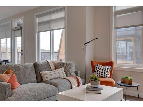 14778 1 Street Nw, Calgary, AB - Indoor Photo Showing Living Room