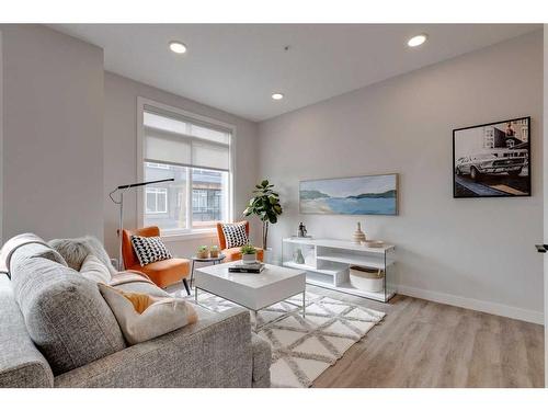 14778 1 Street Nw, Calgary, AB - Indoor Photo Showing Living Room