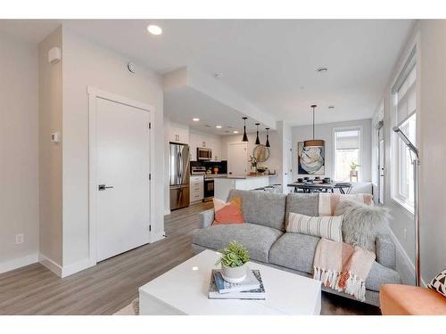 14778 1 Street Nw, Calgary, AB - Indoor Photo Showing Living Room