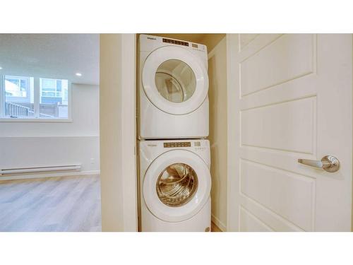 211-474 Seton Circle Se, Calgary, AB - Indoor Photo Showing Laundry Room