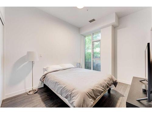 304 12 Avenue Sw, Calgary, AB - Indoor Photo Showing Bedroom