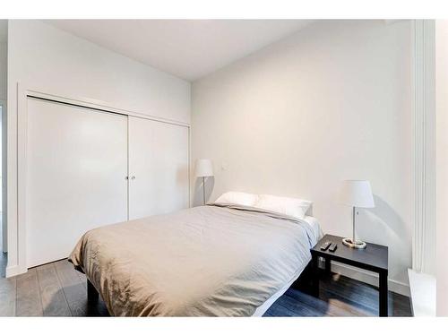 304 12 Avenue Sw, Calgary, AB - Indoor Photo Showing Bedroom