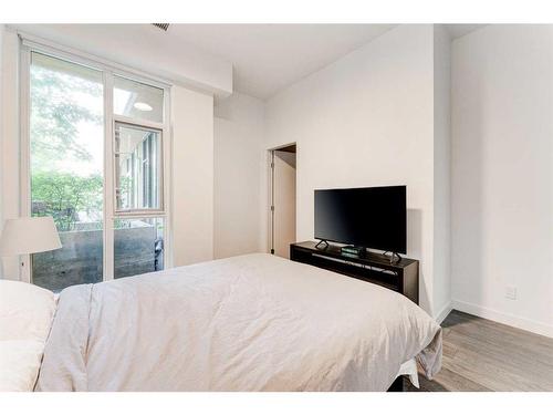 304 12 Avenue Sw, Calgary, AB - Indoor Photo Showing Bedroom