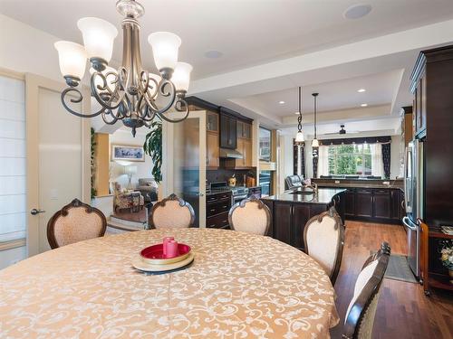 8990 9 Avenue Sw, Calgary, AB - Indoor Photo Showing Dining Room