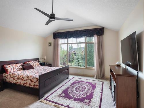 8990 9 Avenue Sw, Calgary, AB - Indoor Photo Showing Bedroom