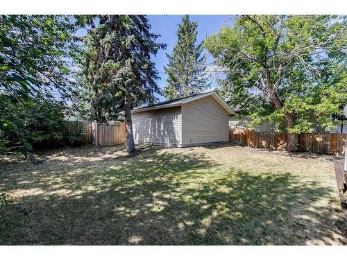 27 Meadowview Road Sw, Calgary, AB - Outdoor